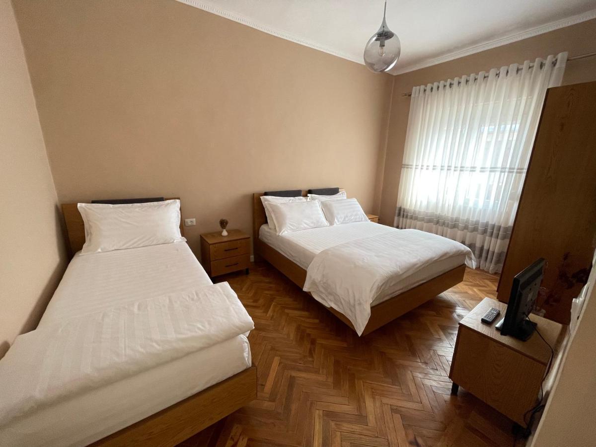 Joni & Joy Center Apartment Berat Bagian luar foto