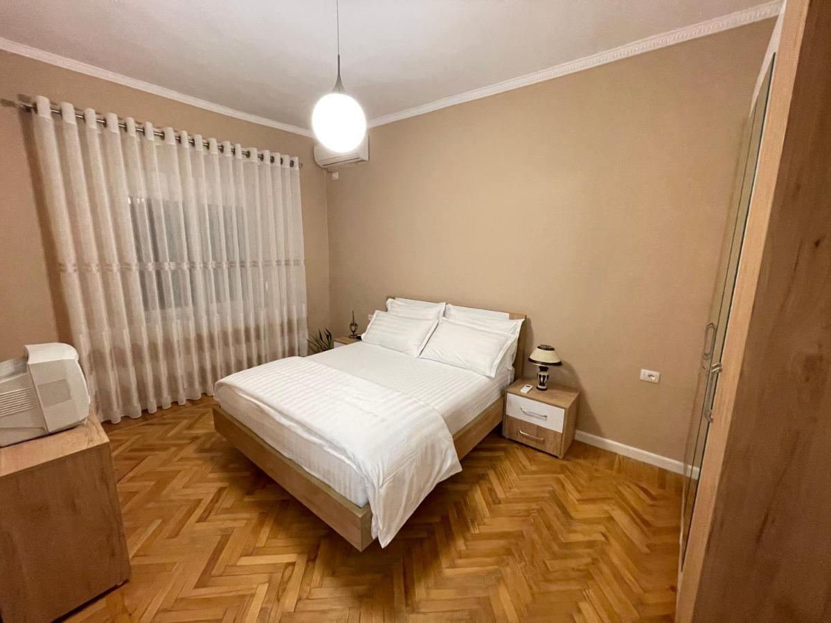 Joni & Joy Center Apartment Berat Bagian luar foto