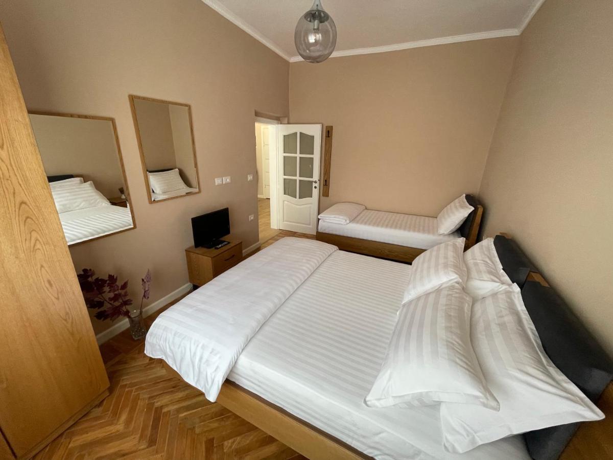 Joni & Joy Center Apartment Berat Bagian luar foto